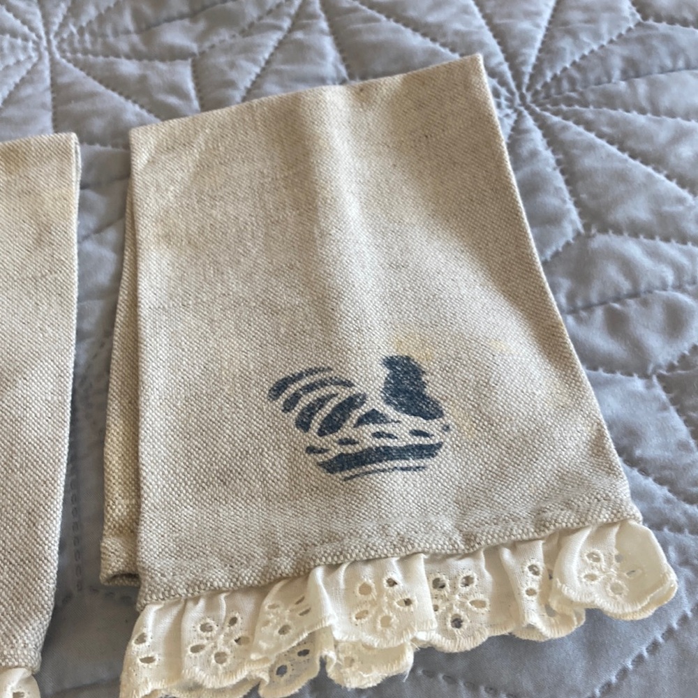 Rustic Beige Tea Towels with stenciled navy hens Design 1980s vintage - Picture 2 of 6